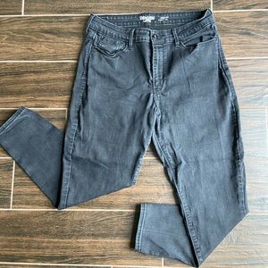 Levi’s high rise jeans